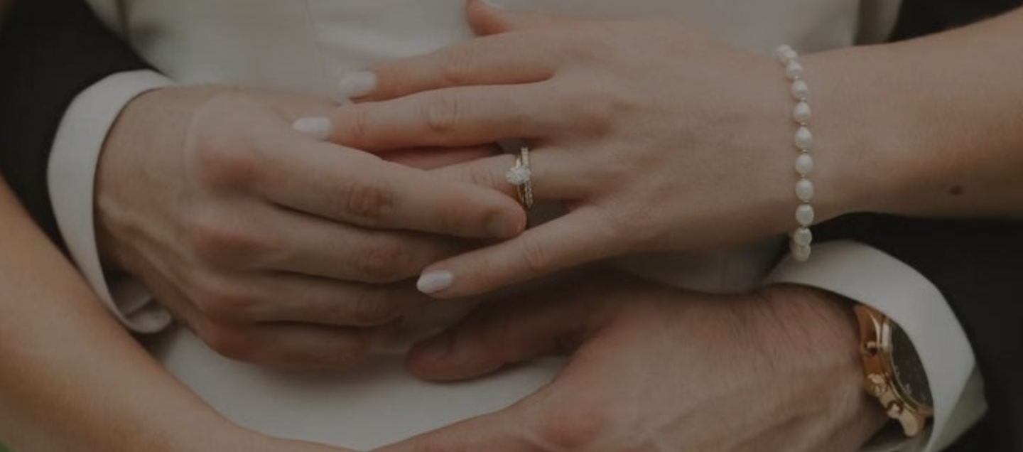 Mariée et future maman : 5 conseils pour rayonner le jour J.
