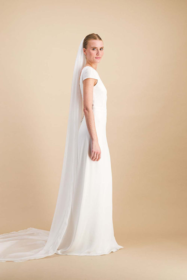 Long chiffon veil